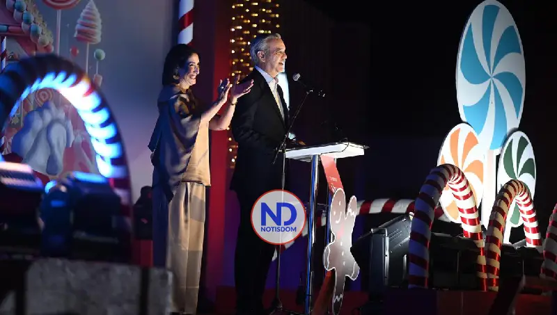 Presidente Abinader inaugura Villa Navidad junto a Leonardo Aguilera y Carolina Mejía 3 NOTISDOM FOTOS PF2025 2025 12 02T090430.664 Presidente Abinader inaugura Villa Navidad junto a Leonardo Aguilera y Carolina Mejía