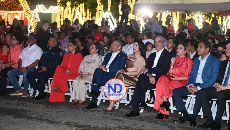 Presidente Abinader inaugura Villa Navidad junto a Leonardo Aguilera y Carolina Mejía 5 NOTISDOM FOTOS PF2025 2025 12 02T090443.179 Presidente Abinader inaugura Villa Navidad junto a Leonardo Aguilera y Carolina Mejía