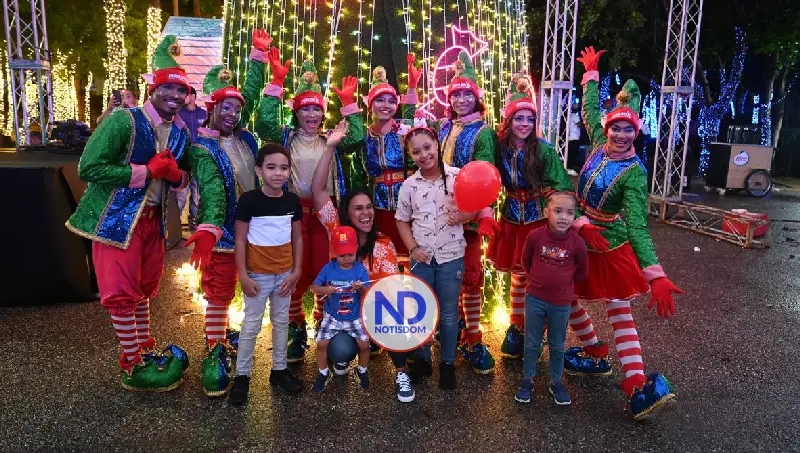 Presidente Abinader inaugura Villa Navidad junto a Leonardo Aguilera y Carolina Mejía 6 NOTISDOM FOTOS PF2025 2025 12 02T090503.145 Presidente Abinader inaugura Villa Navidad junto a Leonardo Aguilera y Carolina Mejía