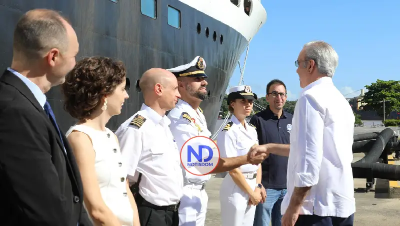 NOTISDOM FOTOS PF2025 2025 12 02T121812.672 Abinader recorre el buque científico RRS James Cook, durante misión oceanográfica en RD