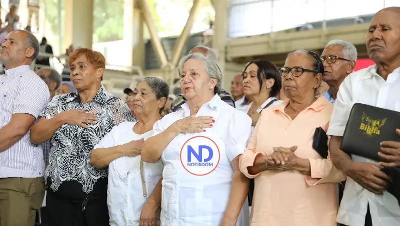 NOTISDOM FOTOS PF2025 2025 12 05T173536.222 Abinader entrega 1,305 títulos en Los Alcarrizos y proclama: “Hoy se hace justicia social”