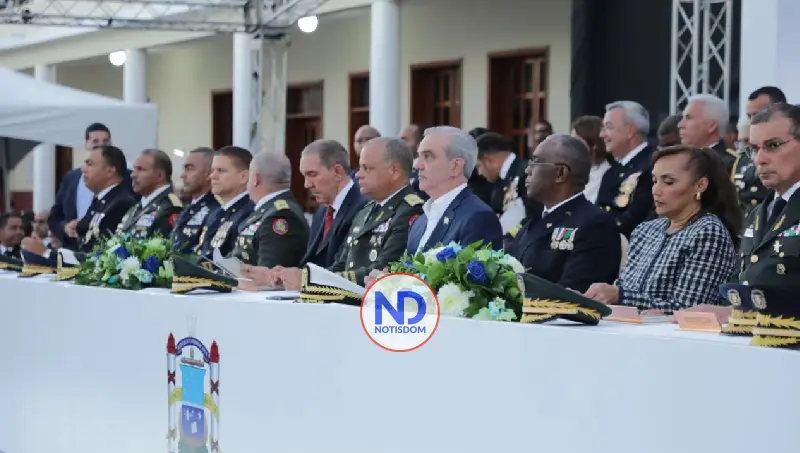 Presidente Abinader encabeza graduación de 26 damas y caballeros guardiamarinas