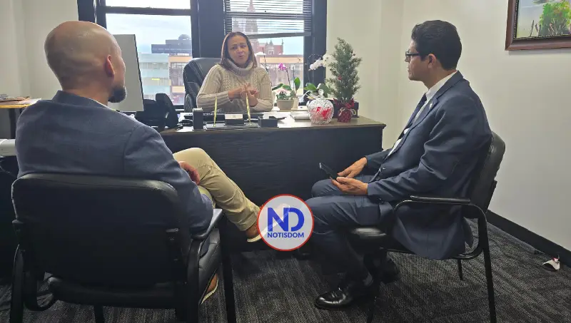 NOTISDOM FOTOS PF2025 2025 12 20T011755.284 Director de Armas de Fuego del MIP visita Consulado Dominicano en NJ y supervisa oficina