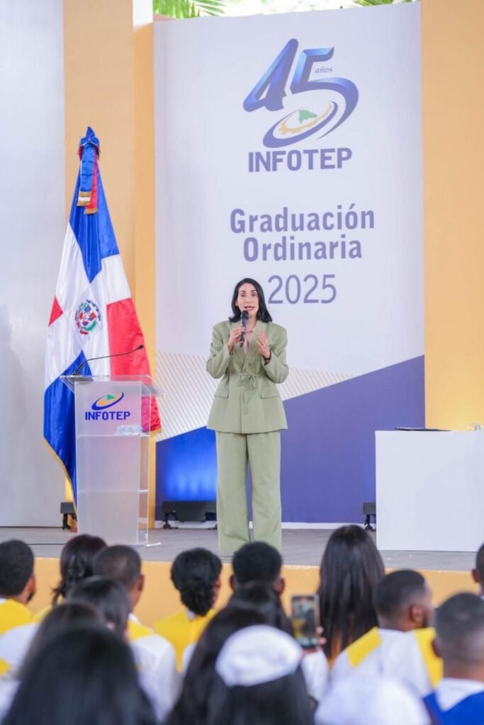 RAQUEL ARBAJE 5 Raquel Arbaje encabeza graduación de 1,177 nuevos técnicos del Infotep en la región Este