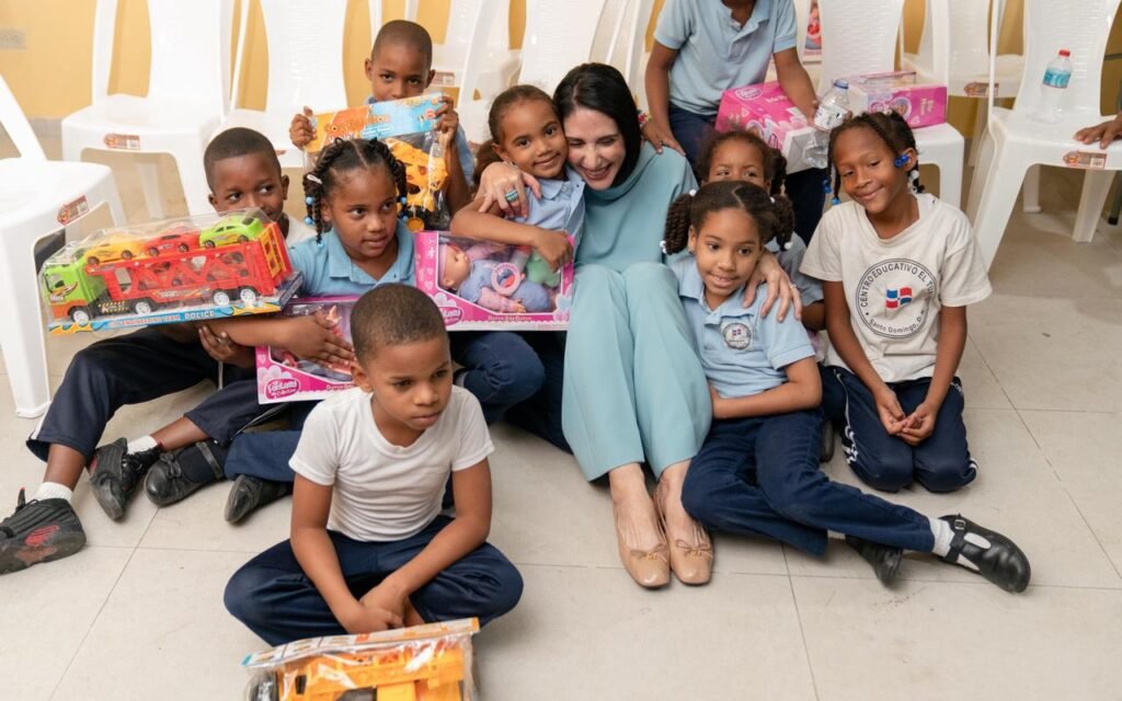 Oficina Primera Dama destaca avances durante el 2025 en niñez y vulnerabilidad 5 RAQUEL ARBAJE JUGUEES Oficina Primera Dama destaca avances durante el 2025 en niñez y vulnerabilidad