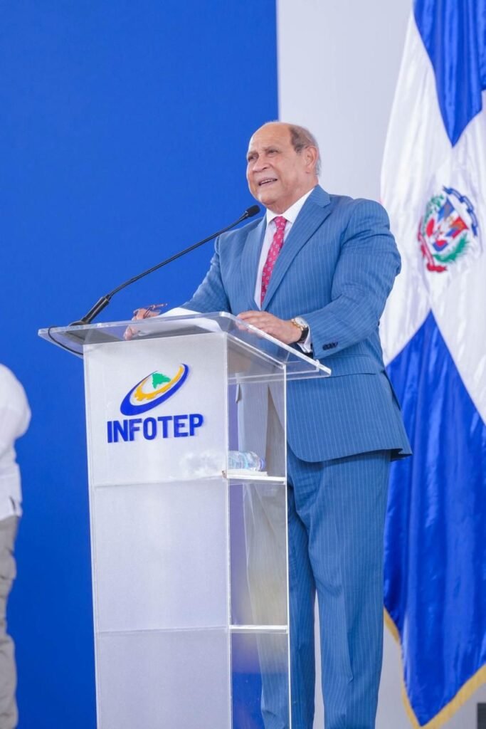 Rafael Santos Badia 1 Raquel Arbaje encabeza graduación de 1,177 nuevos técnicos del Infotep en la región Este