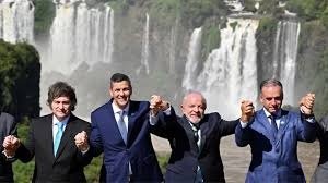 6 países piden sea restablecido orden democrático Venezuela 3 Representantes de Argentina Paraguay Panama Bolivia Ecuador y Peru 1 6 países piden sea restablecido orden democrático Venezuela