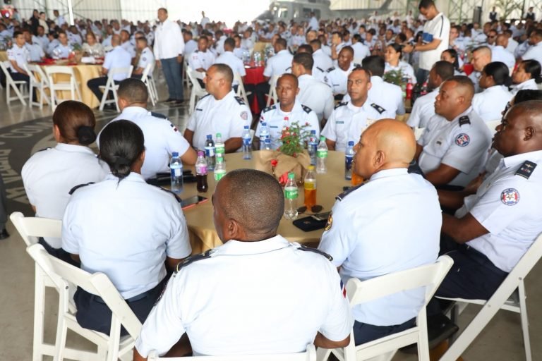 SOLDADOS Abinader reafirma compromiso con instituciones castrenses RD