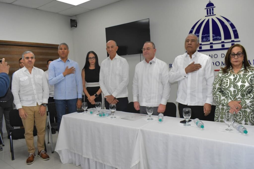 Andres Burgos y Francisco Oliverio Espaillat Bencosme Andrés Burgos asume dirección Regional Norte del Ministerio de Agricultura