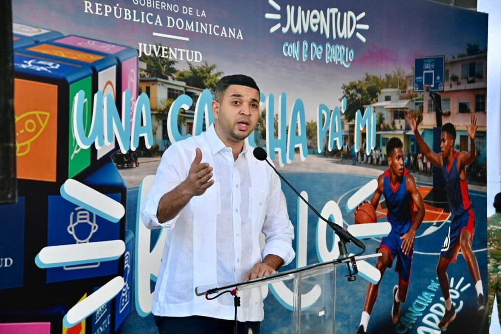 Ministerio de la Juventud lanza proyecto “Una cancha pa’ mi barrio” 3 Carlos Valdez Ministerio de la Juventud lanza proyecto “Una cancha pa’ mi barrio”