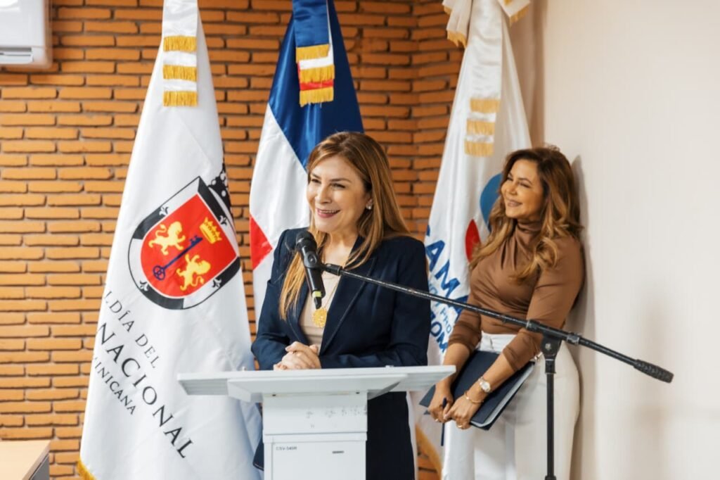 Carolina Mejia 9 ADN y Cámara de Santo Domingo firman acuerdo para impulsar emprendimientos desde Centro Futuro