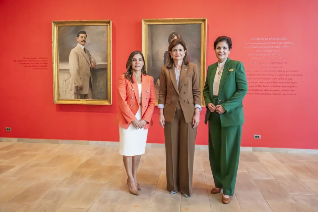 Embajadora de EE.UU. y vicepresidenta Raquel Peña visitan el Centro León 3 Centro Leon 1 Embajadora de EE.UU. y vicepresidenta Raquel Peña visitan el Centro León