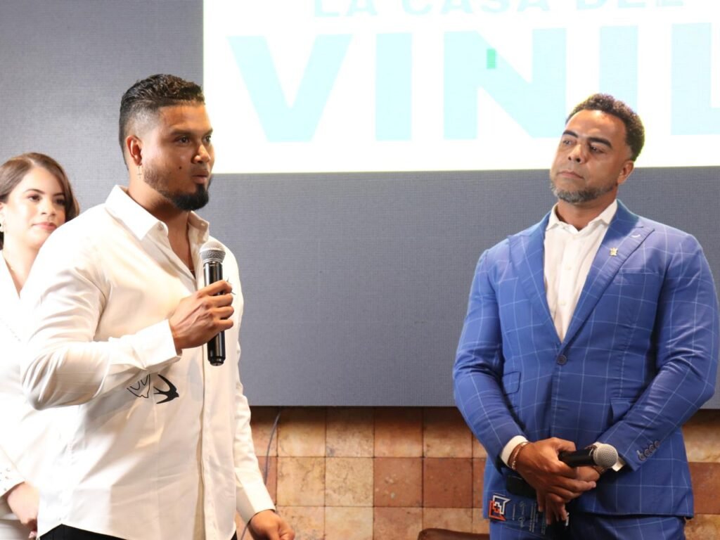 Elmerk Jonas y Nelson Cruz Los Plus RD realizan panel con Nelson Cruz, reconocen a Yasser González e invitan a Luis Arraez