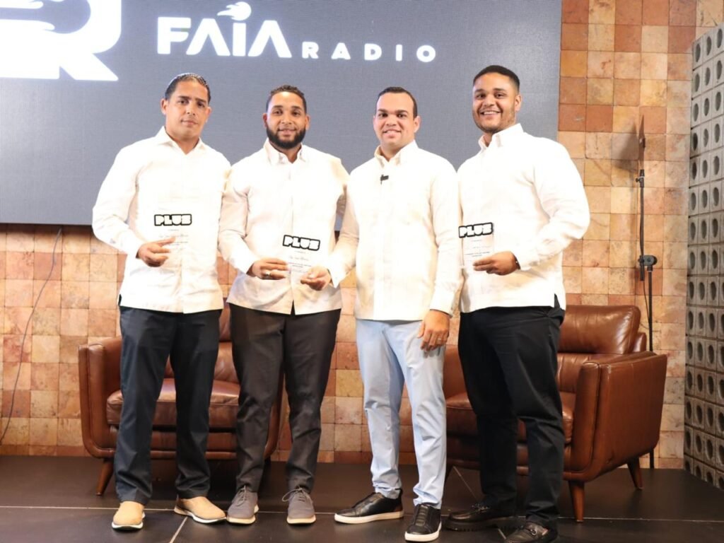 Elmerk Jonas y Nelson Cruz 3 Los Plus RD realizan panel con Nelson Cruz, reconocen a Yasser González e invitan a Luis Arraez