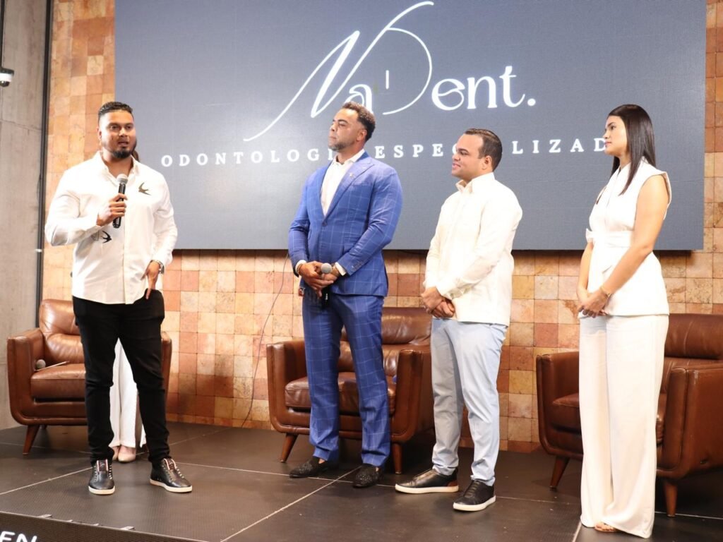 Elmerk Jonas y Nelson Cruz1 Los Plus RD realizan panel con Nelson Cruz, reconocen a Yasser González e invitan a Luis Arraez