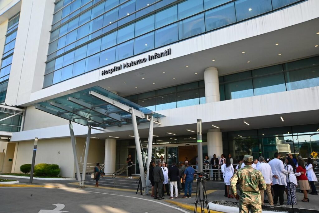 Fachada Hospital Materno Infantil Julio Manuel Rodriguez Grullon Director SNS destaca refuerzos en Unidades de Crisis de Salud Mental en hospitales