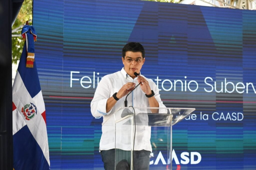 Fellito Subervi Presidente Abinader y director de la CAASD entregan saneada cañada Los Peralejos