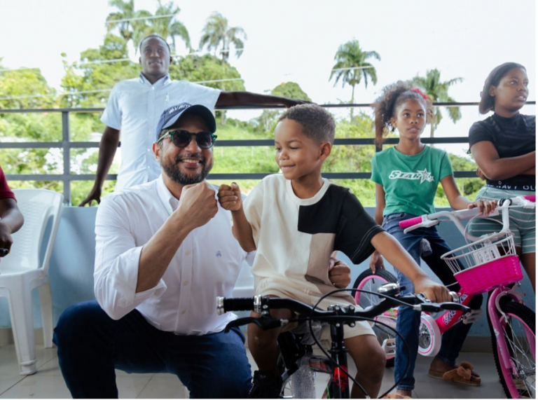 Senador Gustavo Lara encabeza “La ruta de la Felicidad” en SC 3 Gustavo Lara Salazar 1 Senador Gustavo Lara encabeza “La ruta de la Felicidad” en SC