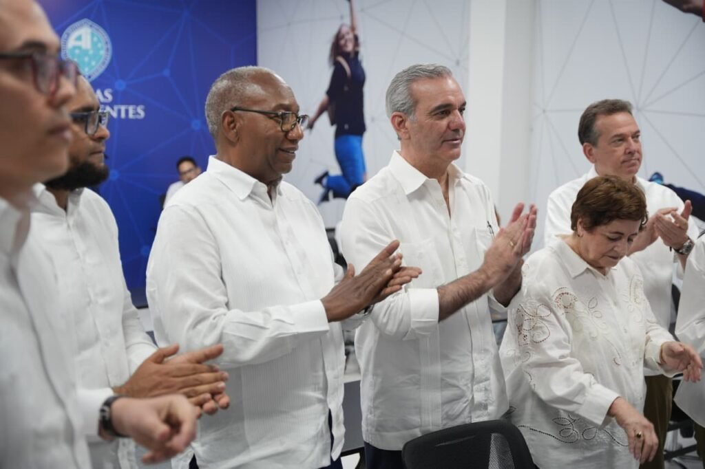 Luis Abinader Y OTROS FUNCIONARIOS 1 Abinader inaugura centro UASD en Neiba con capacidad para más de 1,200 estudiantes del sur