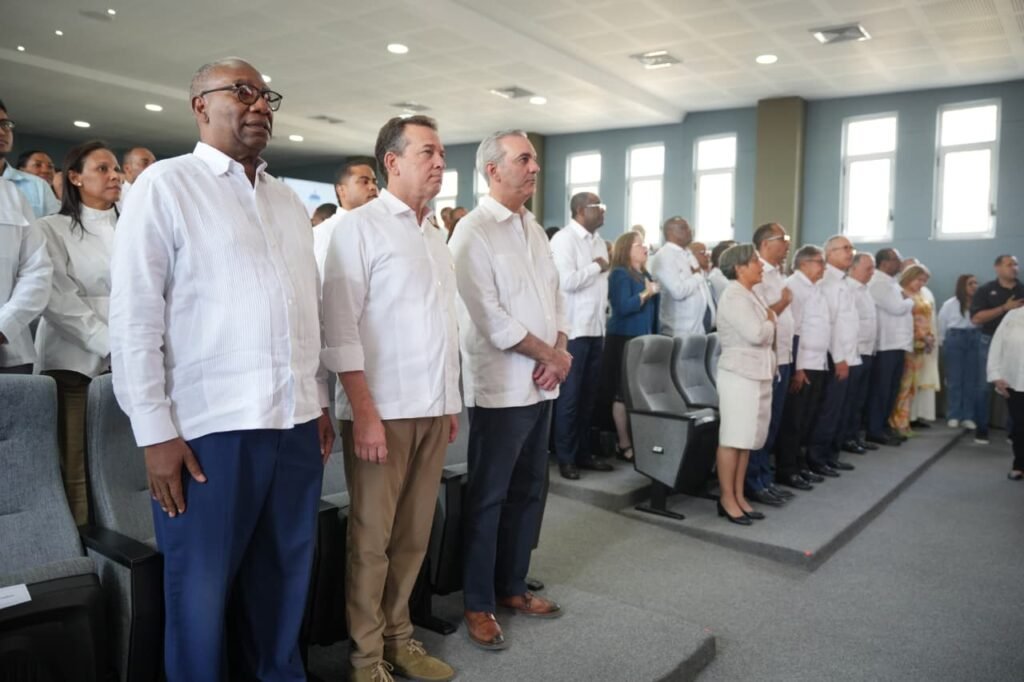 Luis Abinader Y OTROS FUNCIONARIOS 2 Abinader inaugura centro UASD en Neiba con capacidad para más de 1,200 estudiantes del sur