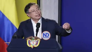 Petro amenaza volver a tomar armas para defender a Colombia