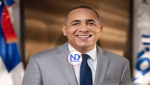 Abinader mueve a Nelson Arroyo de Seguros Reservas a la Dirección General de Aduanas