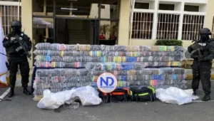 DNCD decomisa 863 paquetes de cocaína y arresta 2 hombres
