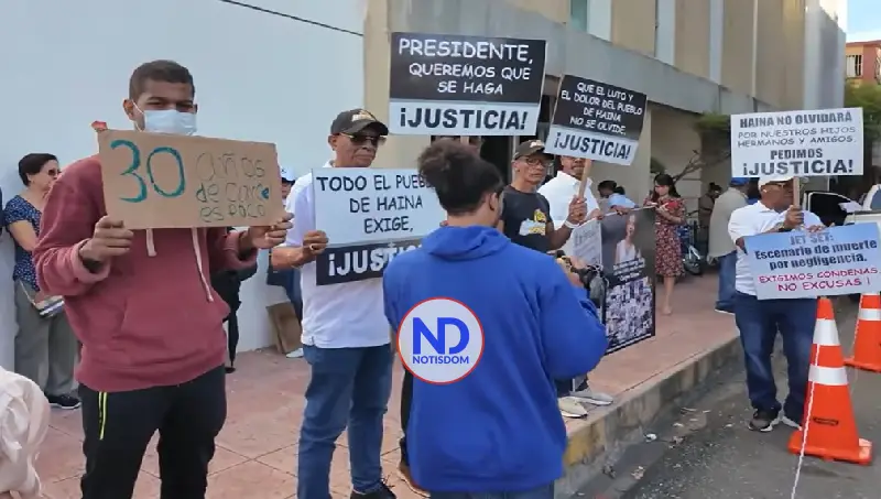 Familiares 236 víctimas de la discoteca Jet Set piden justicia