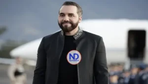 Bukele propone al Congreso ley para pago extra del 50% del salario a trabajadores en enero