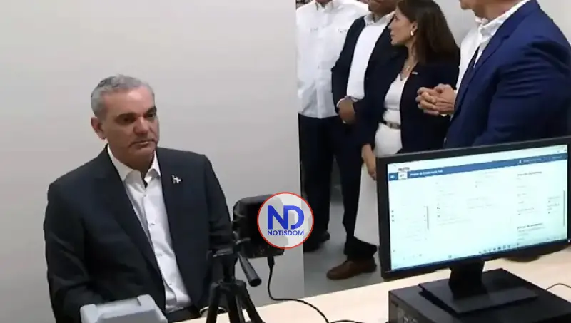 Abinader realiza proceso para obtener pasaporte electrónico 2 Abinader realiza proceso para obtener pasaporte electrónico