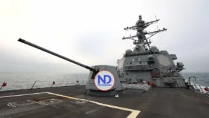 China hace despliegue ante el paso de un destructor de EEUU