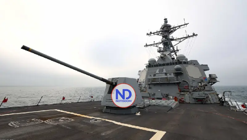 China hace despliegue ante el paso de un destructor de EEUU