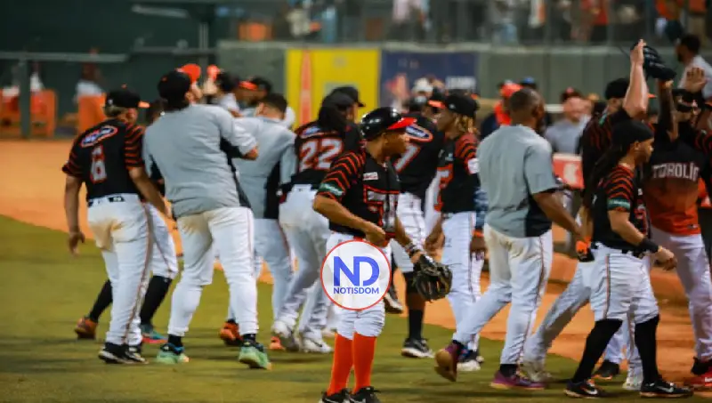 Toros vencen a las Aguilas y avanzan a la final beisbol de RD