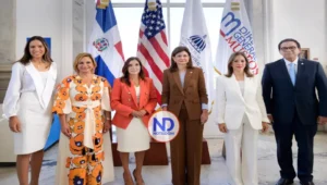 Vicepresidenta recibe a la embajadora de EEUU en el Monumento a los Héroes de la Restauración