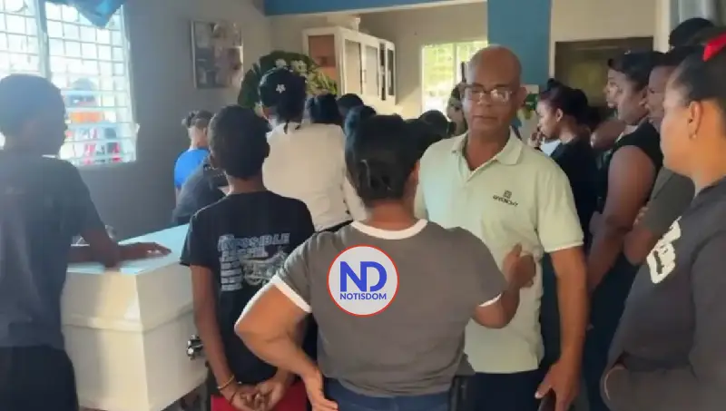 Velan restos de adolescente ultimada por su hermana en San Francisco de Macorís 2 Velan restos de adolescente ultimada por su hermana en San Francisco de Macorís