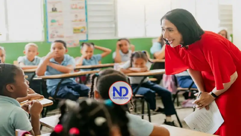 Primera dama Raquel Arbaje también imparte clase de Moral, Cívica en escuela de Cristo Rey