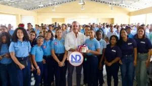 Presidente Abinader exhorta a jóvenes de Neiba a aprovechar becas universitarias del Estado