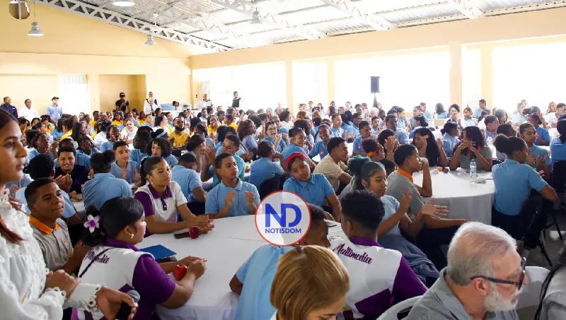 NOTISDOM FOTOS PF2026 14 Presidente Abinader exhorta a jóvenes de Neiba a aprovechar becas universitarias del Estado