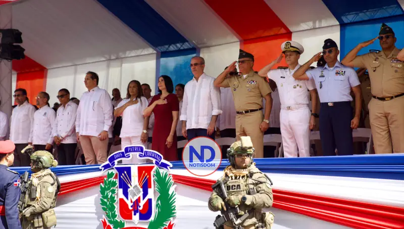 Abinader encabeza desfile por el natalicio de Duarte y da inicio al Mes de la Patria