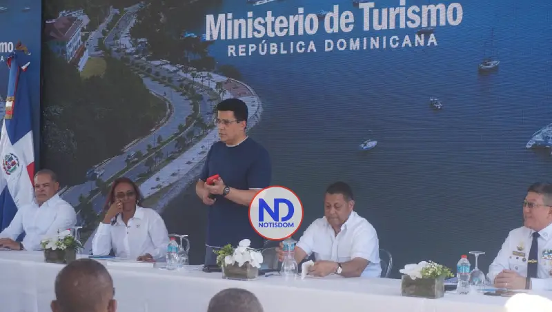 NOTISDOM FOTOS PF2026 2026 01 27T122406.267 Turismo remoz­a Parque Juan Pablo Duarte y fortalece el atractivo urbano de Samaná