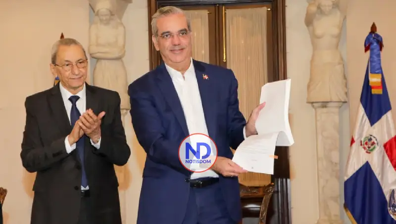 Abinader aprueba reglamento de Ley 47-25 para endurecer y transparentar contrataciones públicas