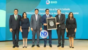BHD distingue a David Collado en Fitur 2026 por llevar el turismo dominicano a su máximo nivel