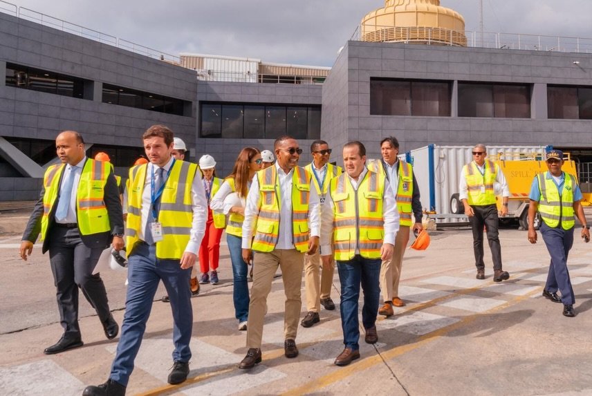 Paliza y autoridades de visita en Aerodom Aerodom recibe al ministro de la Presidencia para presentar avances transformadores en AILA