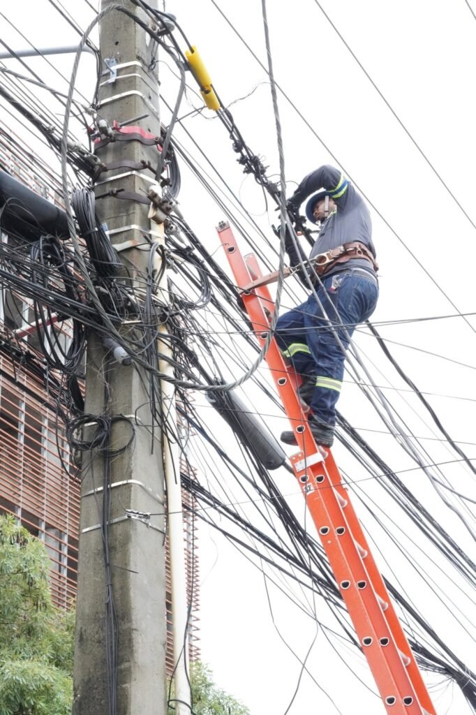 Tecnico Edesur 1 Edesur reporta la realización de más de medio millón de acciones para mejorar servicio durante 2025