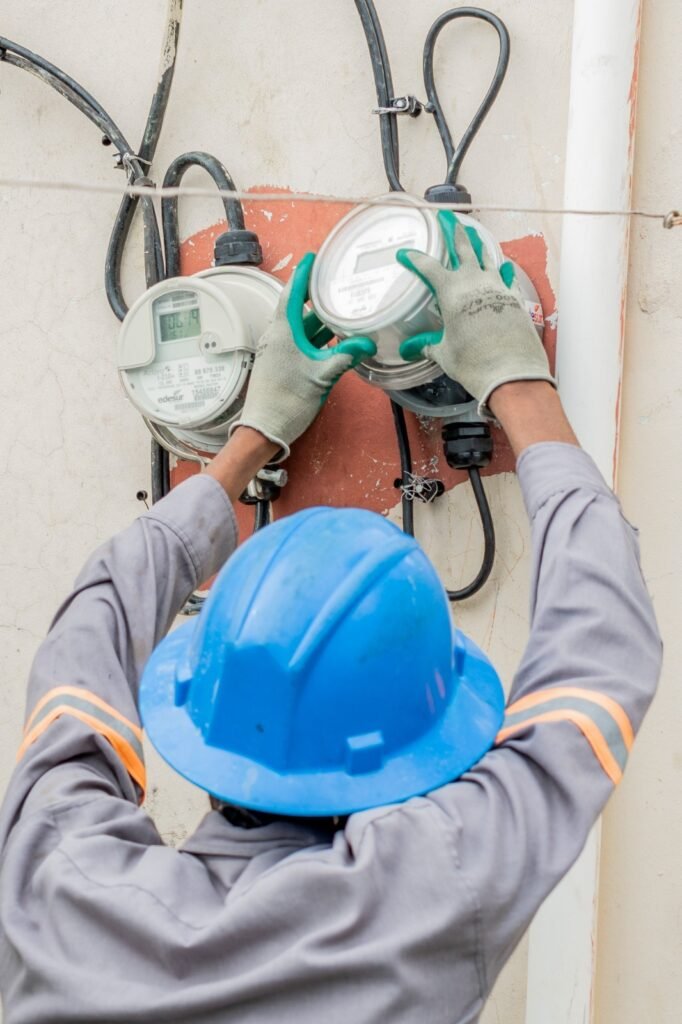 Tecnico Edesur Edesur reporta la realización de más de medio millón de acciones para mejorar servicio durante 2025