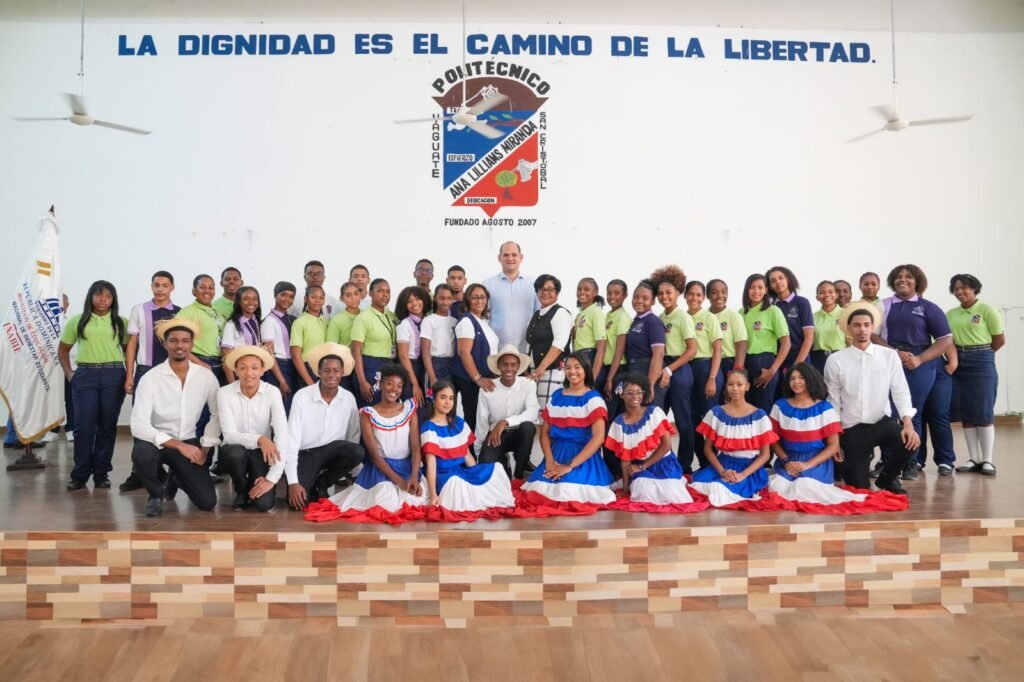 En el Día Nacional del Estudiante, Inabie impulsa jornada de nutrición de más de 58,800 alumnos de San Cristóbal 3 Adolfo Perez 1 En el Día Nacional del Estudiante, Inabie impulsa jornada de nutrición de más de 58,800 alumnos de San Cristóbal