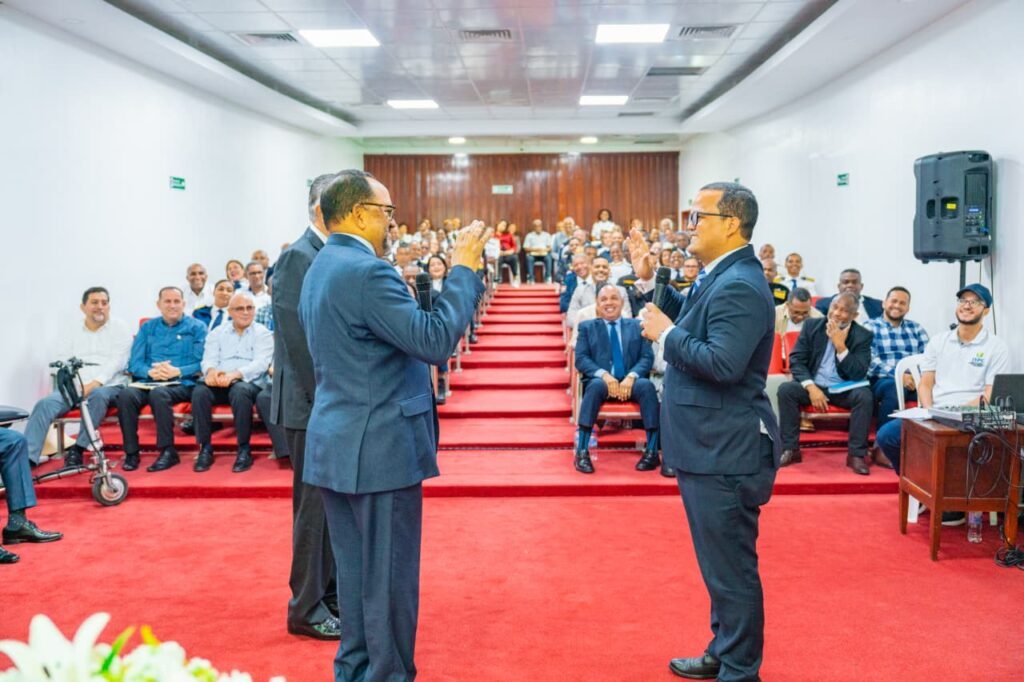 Antoliano Peralta y Jaime Francisco Rodriguez Designan al maestro Jaime Francisco Rodríguez rector del Iseepenc