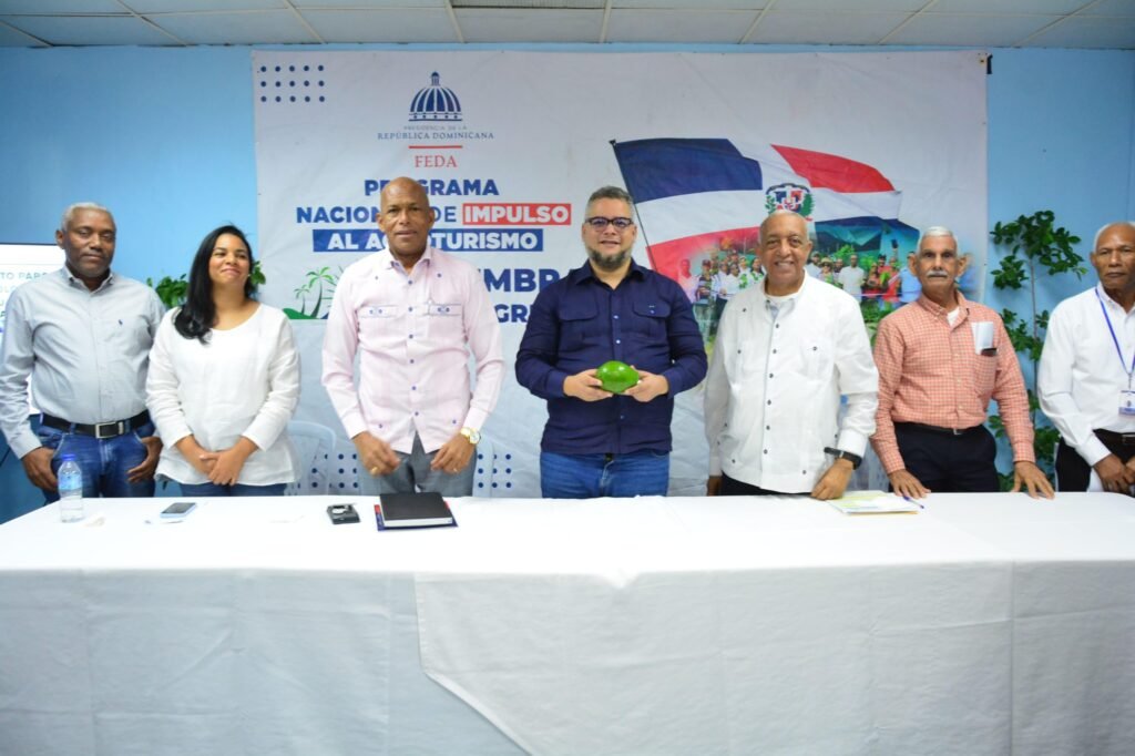 Hecmilio Galván: República Dominicana es una potencia mundial en producción de aguacate 3 Autoridades FEDA 1 Hecmilio Galván: República Dominicana es una potencia mundial en producción de aguacate