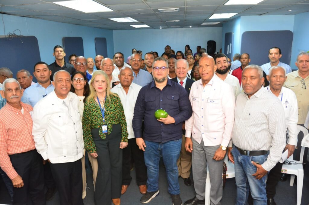 Hecmilio Galván: República Dominicana es una potencia mundial en producción de aguacate 4 Autoridades FEDA Hecmilio Galván: República Dominicana es una potencia mundial en producción de aguacate