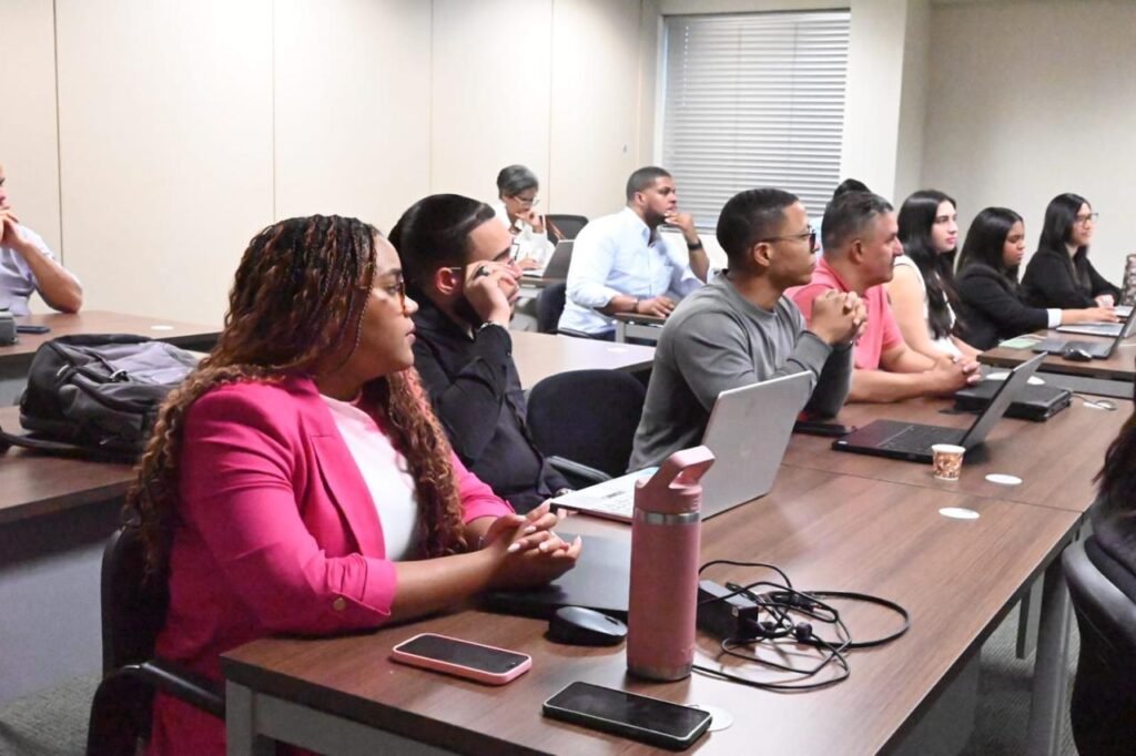 Encuentro Iglobal y Mescyt Iglobal participa en convocatoria de becas nacionales del Mescyt